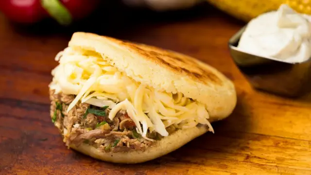 _93723918_thinkstockphotos-627042504.jpg Arepa sencilla - Imagen 1